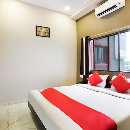 Hôtel Oyo 39381 Kalajanki à Ujjain Extérieur photo