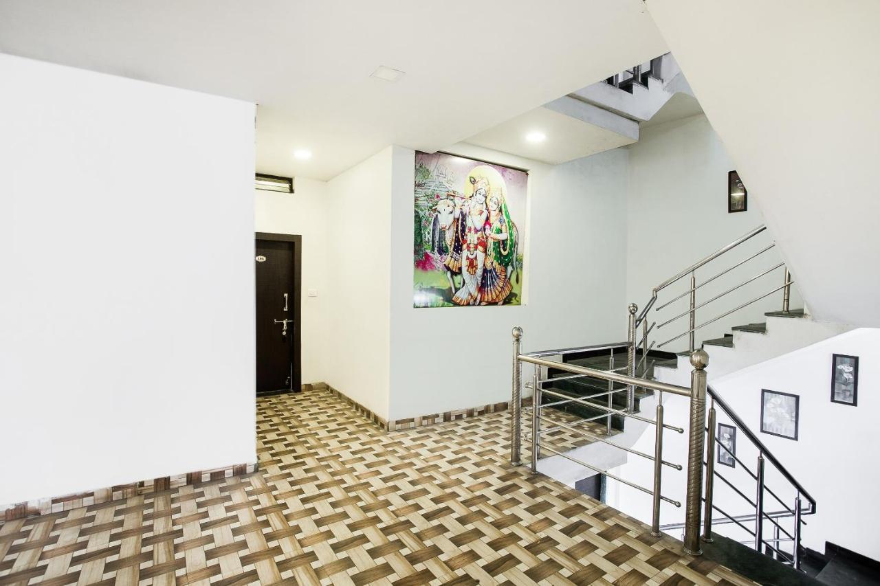 Hôtel Oyo 39381 Kalajanki à Ujjain Extérieur photo