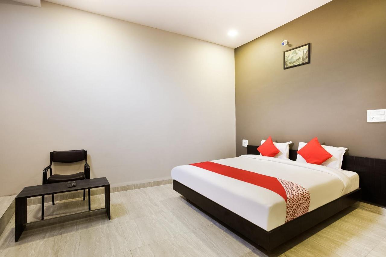 Hôtel Oyo 39381 Kalajanki à Ujjain Extérieur photo