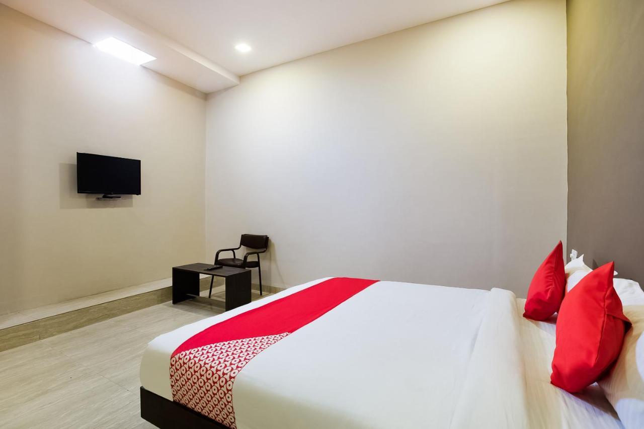 Hôtel Oyo 39381 Kalajanki à Ujjain Extérieur photo