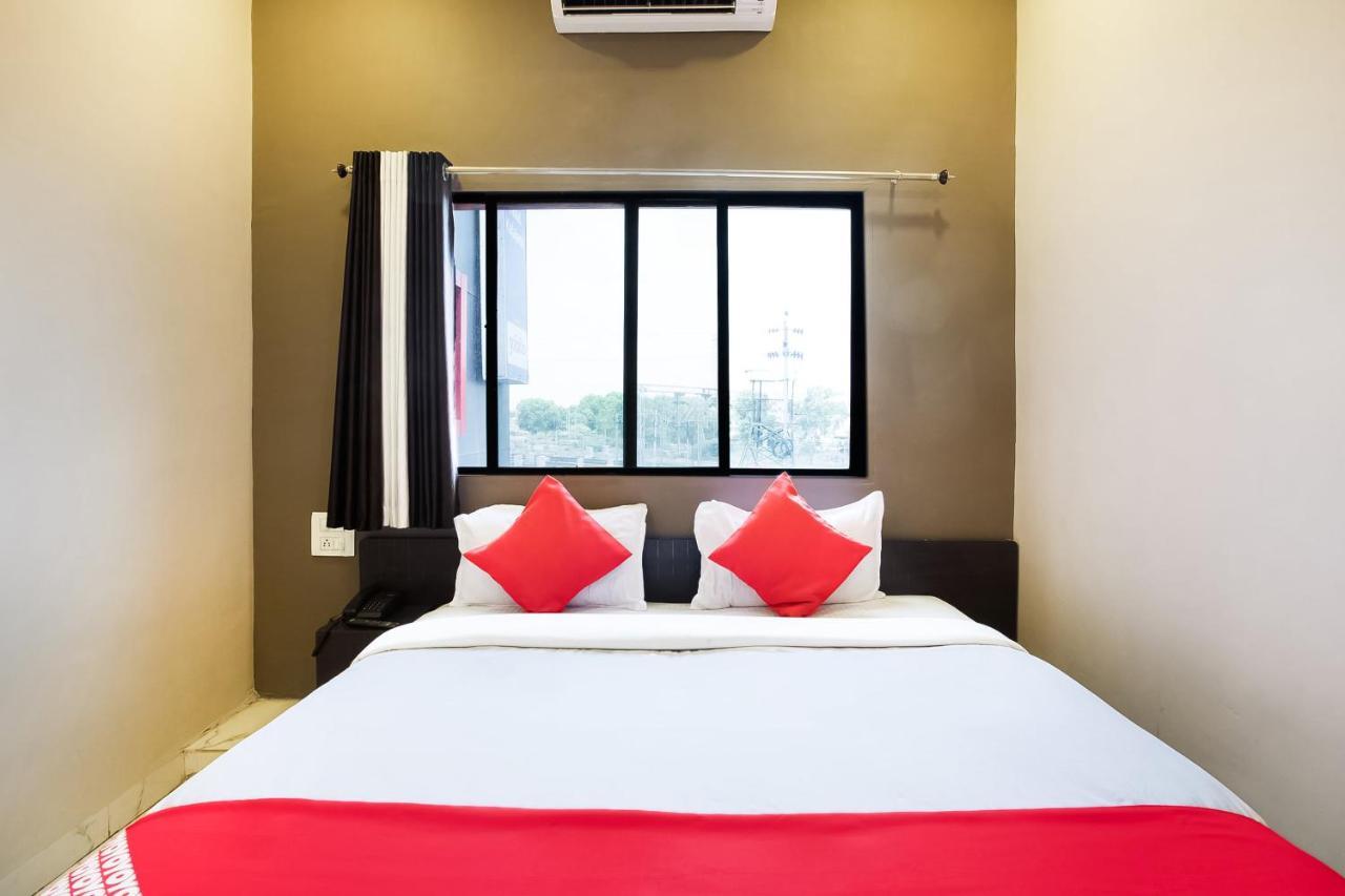Hôtel Oyo 39381 Kalajanki à Ujjain Extérieur photo
